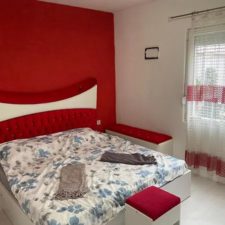 شقة Red